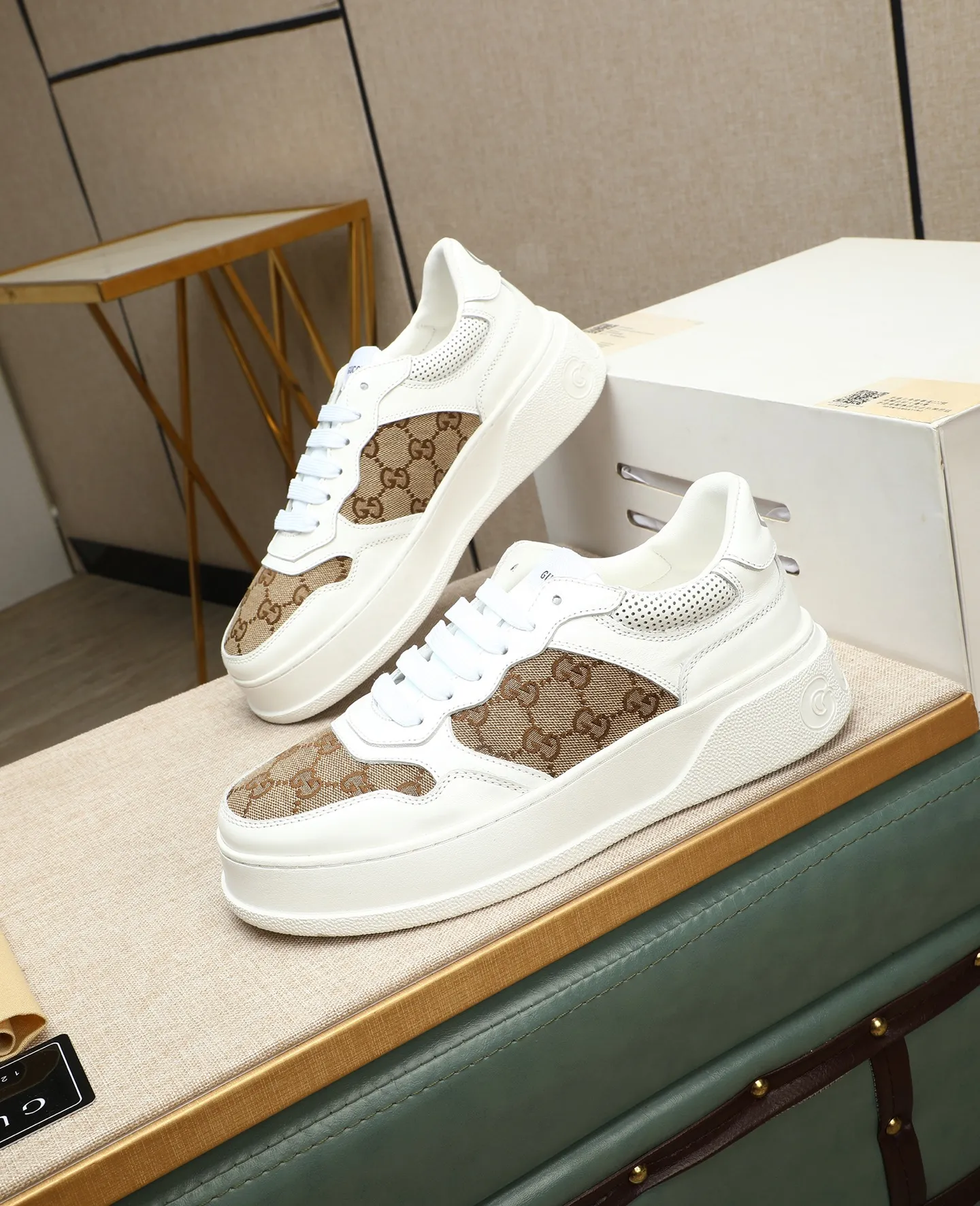 Men's shoes 💰400 GUCCI🔍🔍The latest models are on sale at the same time at the counter. Original calfskin imported from Italy, genuine leather lining, (high-end, extravagant, and classy) with exquisite workmanship. Soles: Original soles specially provided by the original factory. ⚠Exclusive double-layer movable molded soles are super comfortable⚠. Photos of the real thing🎬The real thing is better🔍🔍"High quality·Follow the order" Code number 38-44